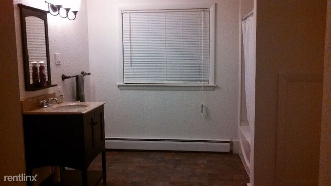 Building Photo - 2 br, 1 bath House - 106 Union St