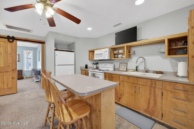 Foto del edificio - UNIQUE FURNISHED APARTMENTS WITH CUSTOM WOODWORK