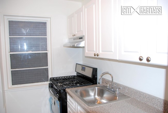 Building Photo - Forrestal, The