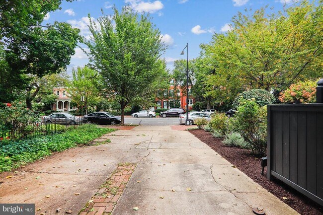 Foto del edificio - 811 E Capitol St SE