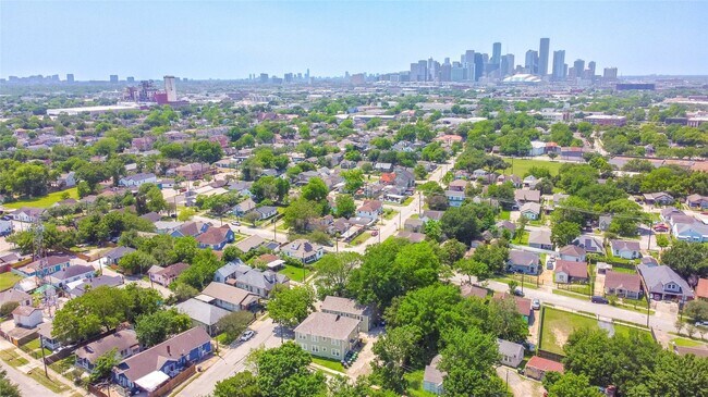 Foto del edificio - 4615 Schroeder St