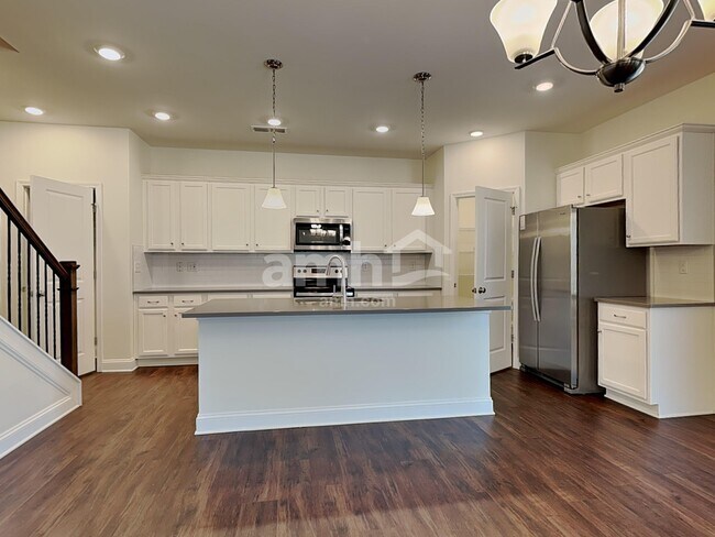 Foto del edificio - 7027 Garrett Ct