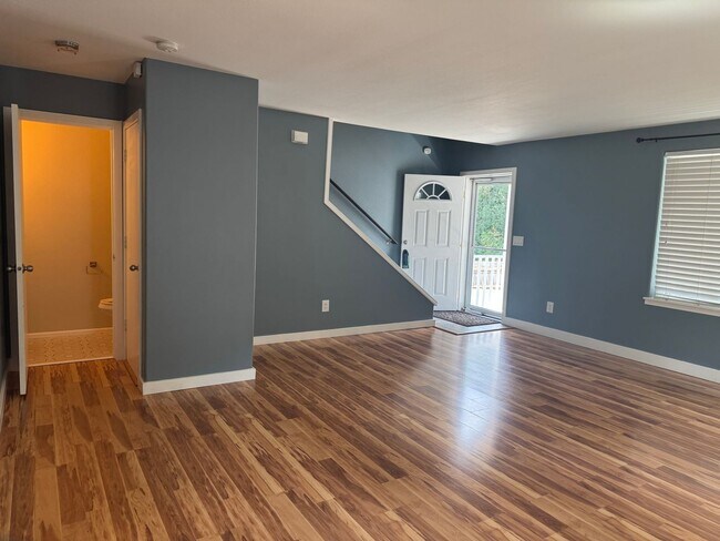 Foto del edificio - Spacious 4-Bedroom in Clearwood – Gated Co...