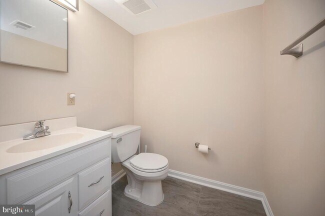 Foto del edificio - 6928 Stoneybrooke Ln