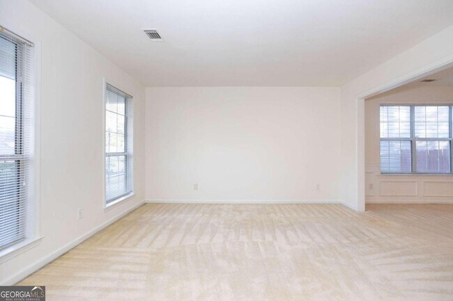 Building Photo - 935 Omaha Dr