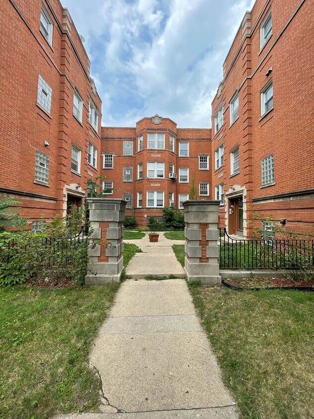 2300 W Granville Ave, Chicago, IL 60659 Condo for Rent in Chicago, IL