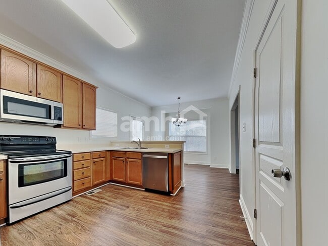 Building Photo - 1902 Fairdale Way