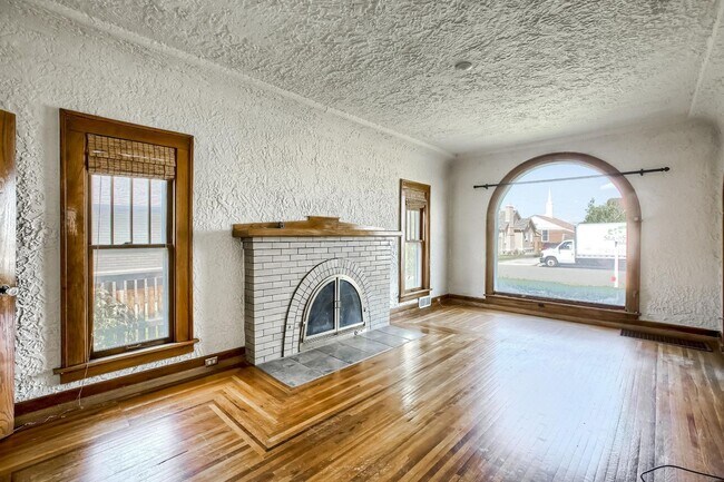 Building Photo - 3 Bedroom single family home in Denver