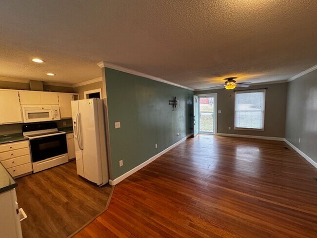 Foto del edificio - Home for Rent in Middle of Johnson City!