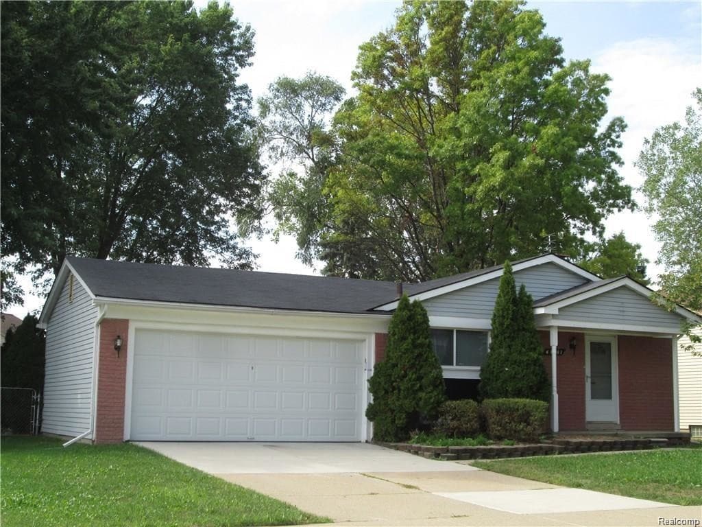Primary Photo - 41481 Cumberland Dr