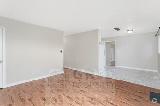 Building Photo - 8705 SE Pardee St