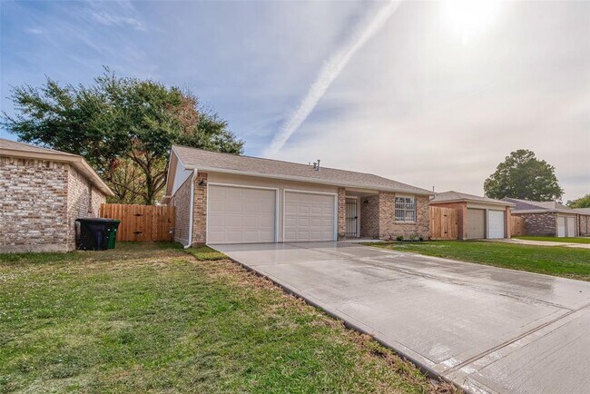 Foto del edificio - 8714 Valley Flag Dr