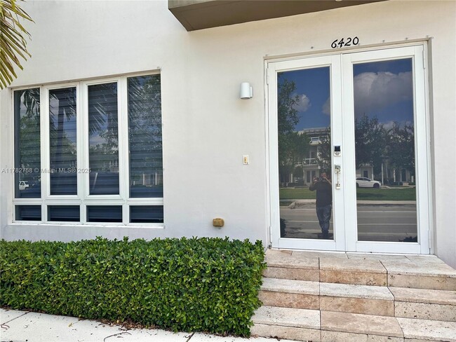 Building Photo - 6420 NW 104th Path