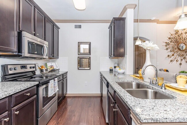 Foto del edificio - Move-In Made Simple – No Deposit Needed