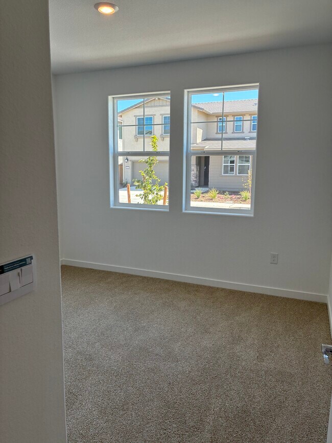 Foto del edificio - 8133 Arrowfield Way