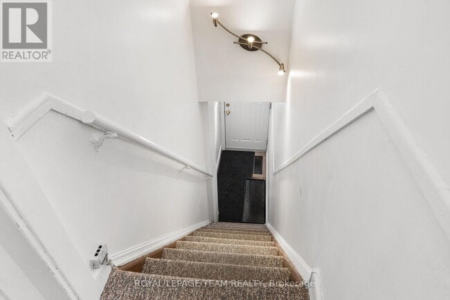 Building Photo - 163 Genest St