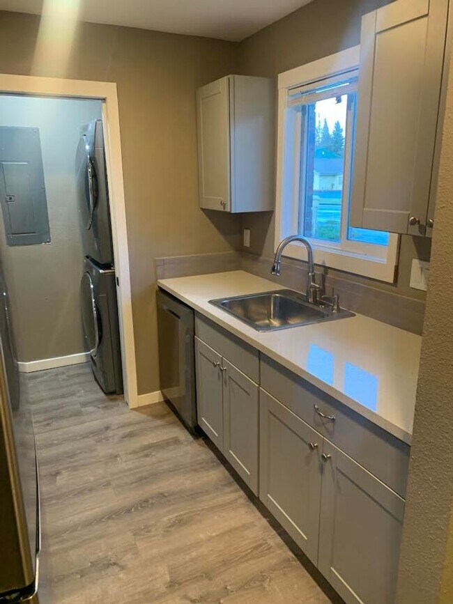 Building Photo - dubr03