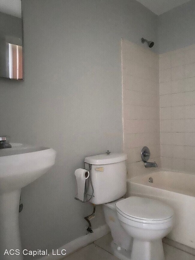 Building Photo - Studio, 1 bath Apartment - 1304 NW 6th Ave