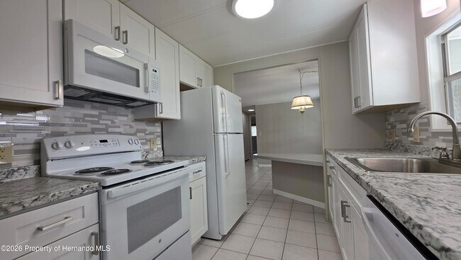Foto del edificio - 12075 Walshwood Ave