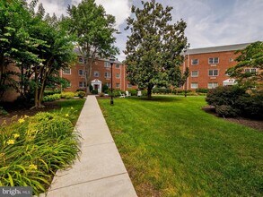 Building Photo - 1608 W Abingdon Dr