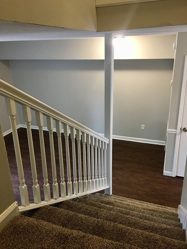 Building Photo - Newly Updated Townhome near Hwy-153!