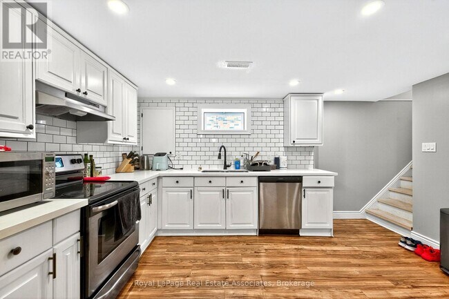 Photo du bâtiment - 312 E 45th St