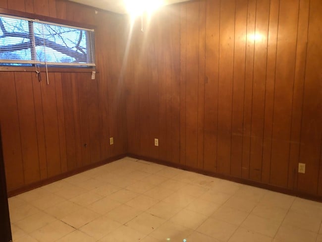 Building Photo - 105 N Ruland St