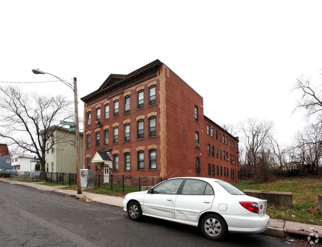 Building Photo - 32 Sanford St