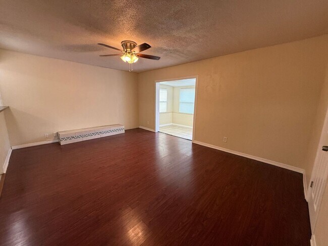 Foto del edificio - home for rent in South St. Pete