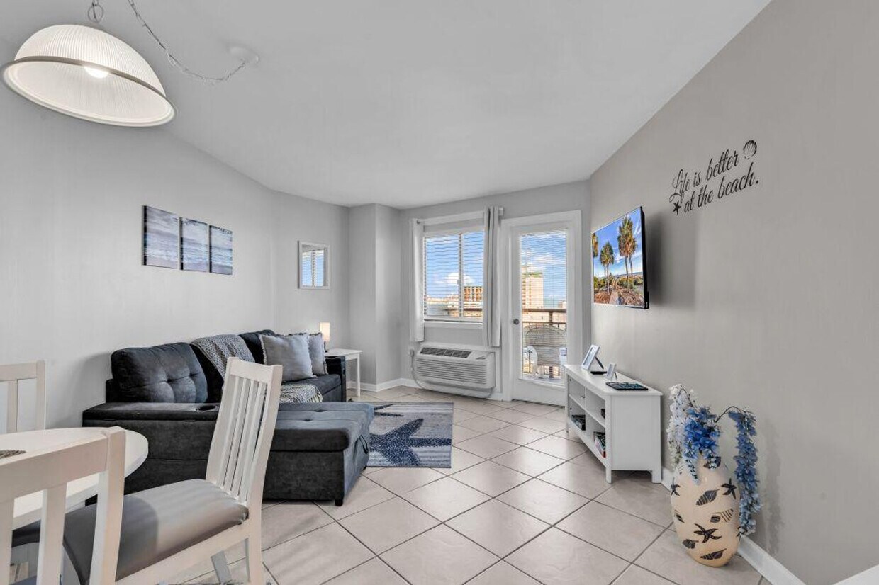 Foto principal - 2001 S Ocean Blvd