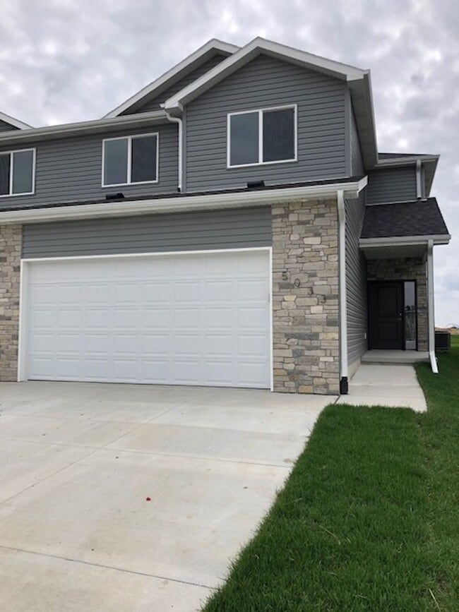 Building Photo - 5033 W Stampede Ln