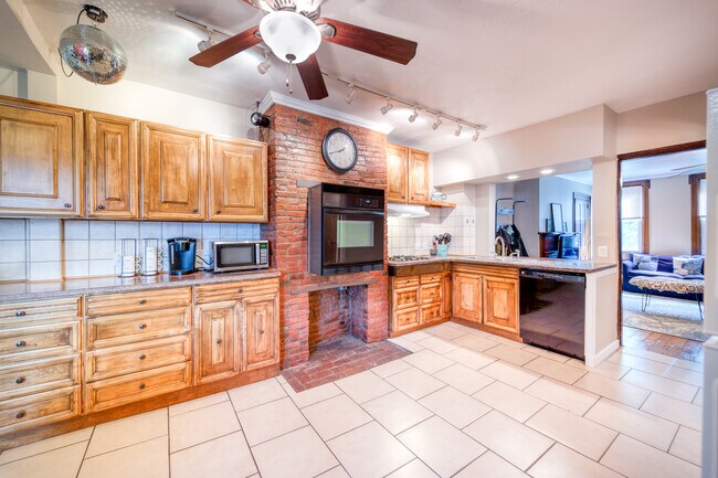 Building Photo - 1729 Edwards Way