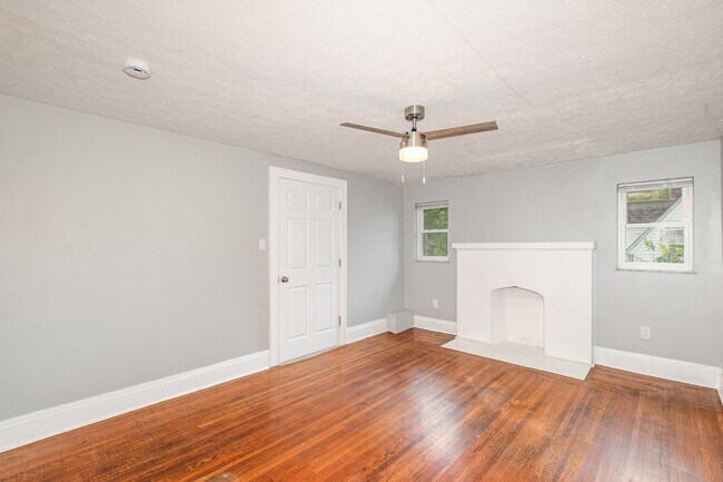 Foto del edificio - 2128 Crane Ave