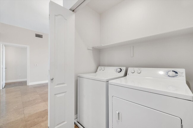 Building Photo - WHY RENT A HOUSE WHEN YOU CAN HAVE A PENTH...
