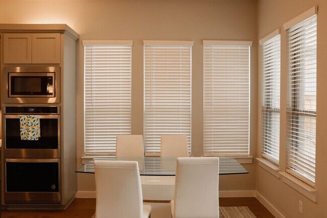 Foto del edificio - Discover Your Dream Home in Enchanting Fri...