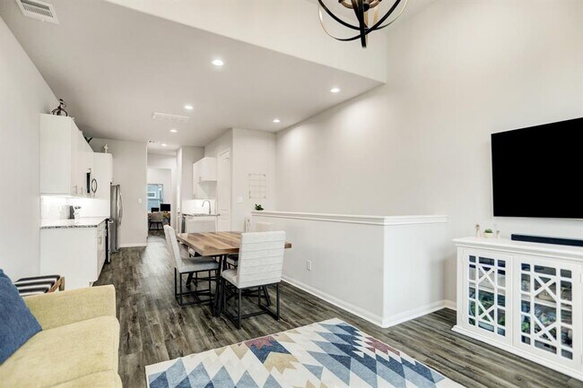 Foto del edificio - 4906 Paradigm Ln
