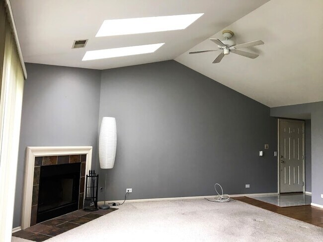 Building Photo - 45 Amber Ct