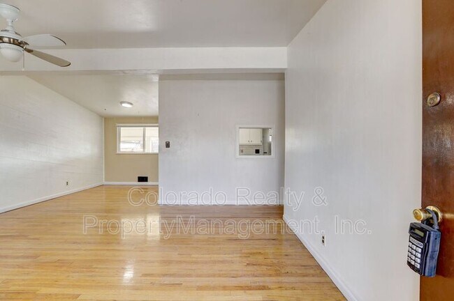 Building Photo - 7850 Valleyview Dr