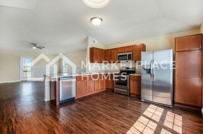 Building Photo - 702 Charles Cir