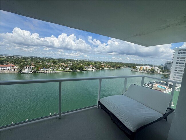 Foto del edificio - 5750 Collins Ave