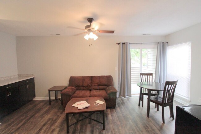 Building Photo - 1384 Bradley Dr