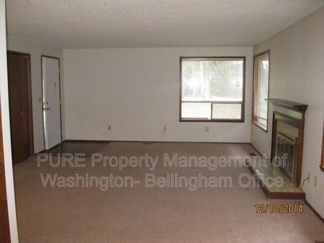 Building Photo - 2925 Douglas Ave