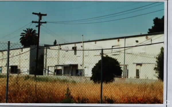 Foto del edificio - 1371-1395 W La Cadena Dr