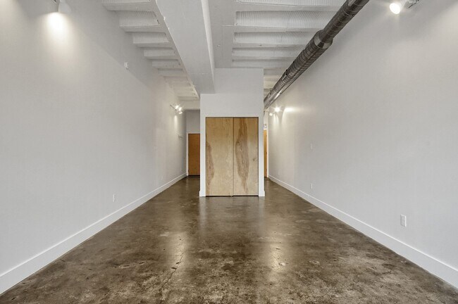 Building Photo - 4901 Pernod Ave