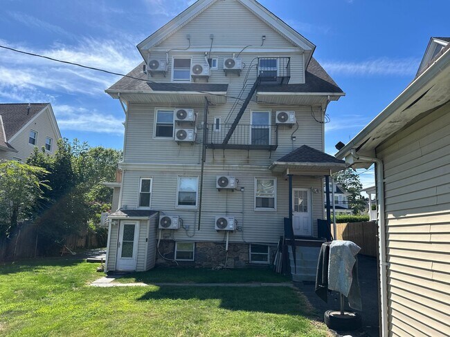 Foto del edificio - New Rochelle Fully Furnished Beauty