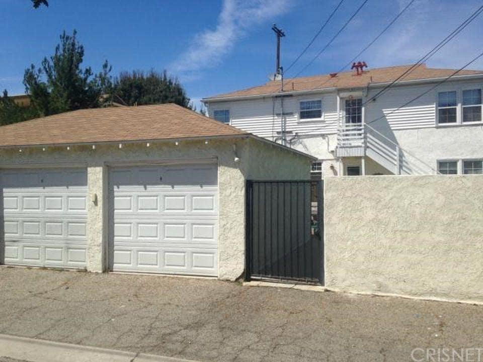 Building Photo - 12710 Oxnard St
