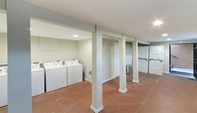 Building Photo - 71 Lime Ave