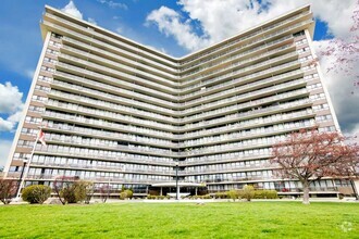 Building Photo - Applewood Towers Apartments