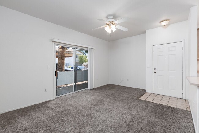 Foto del edificio - Move in Special: First Month Half Off!!!