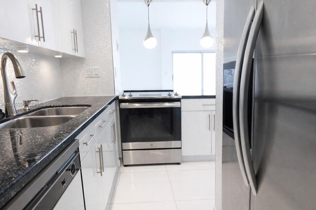 Building Photo - 880 NE 69th St